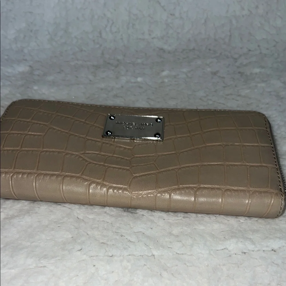 Michael Kors Tan‎ Crocodile-Embossed Wallet Luxurious Design